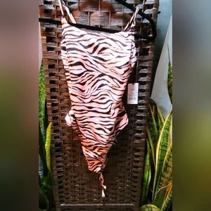 NWT Curve Loving Lace Up Back Adjustable Lined One Piece  cheeky back swim